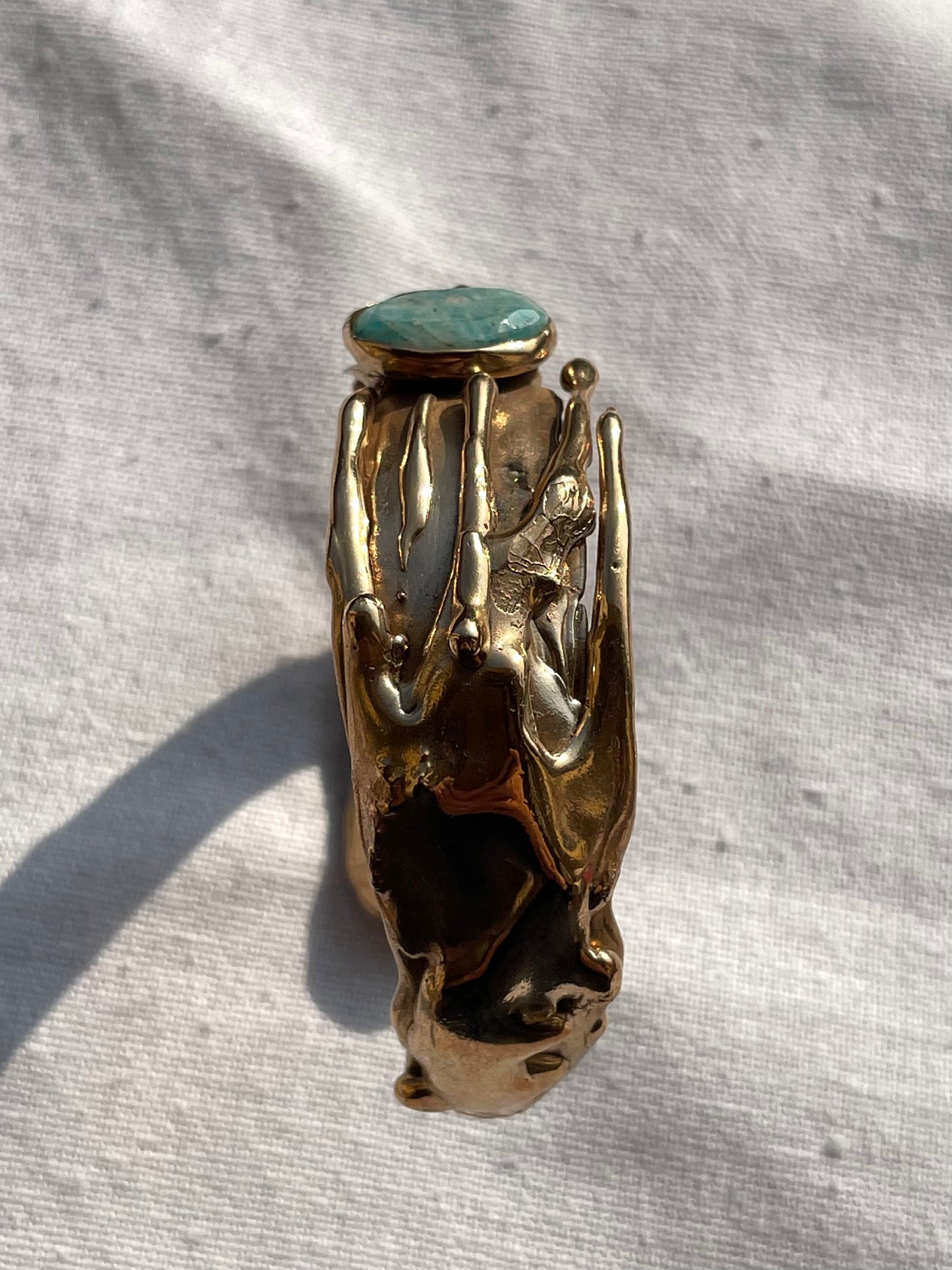 vista laterale del bracciale amazzonia fatto a mano da aneis jewelry