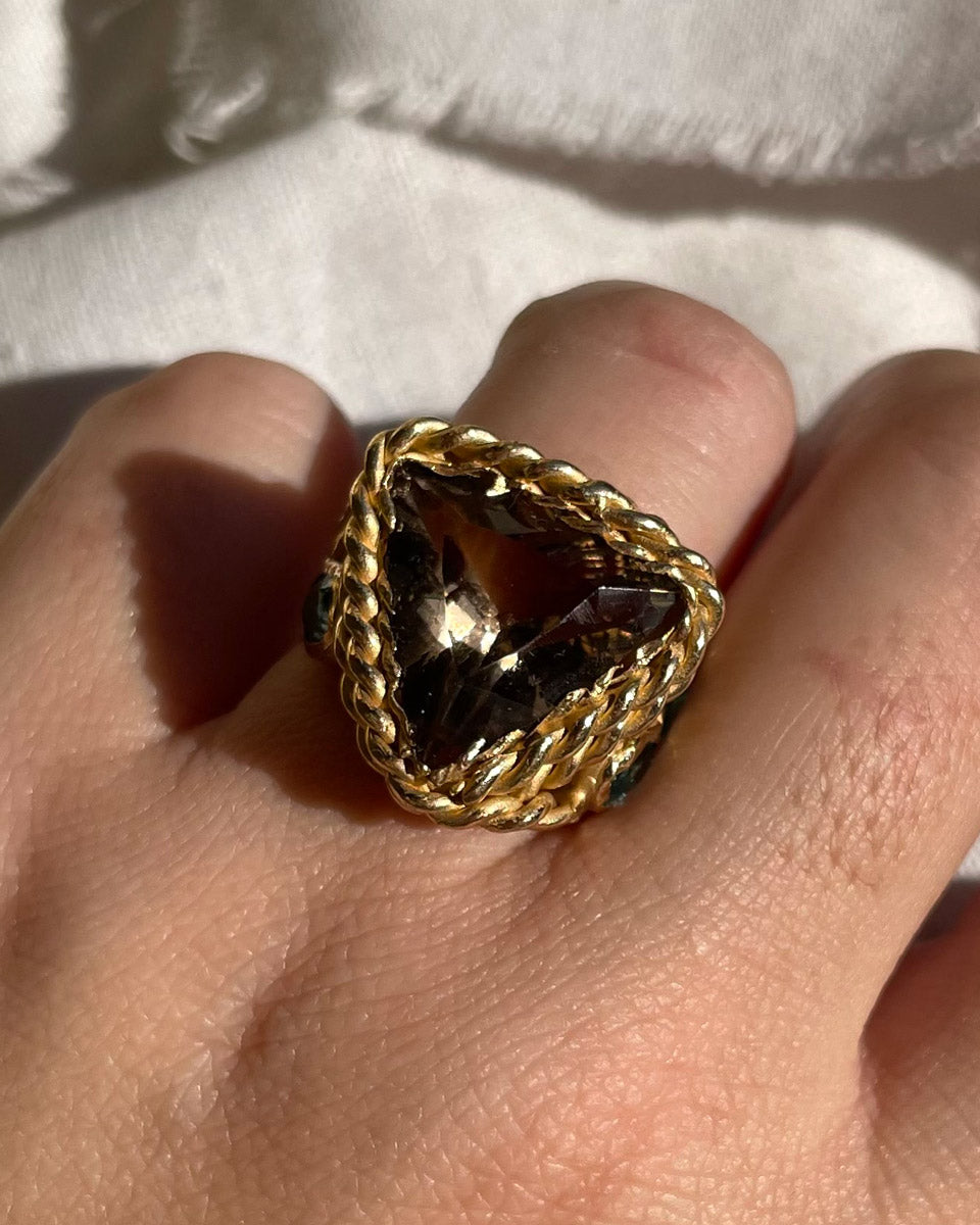 indossato dell'anello autumn con quarzo fumè