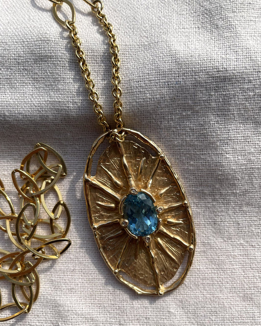 ciondolo cameron con topazio grosso centrale e zirconi sui quadranti fatto a mano da aneis jewelry