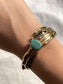 indossato del bracciale in bronzo giallo con pietra amazzonite fatto a mano da aneis jewelry