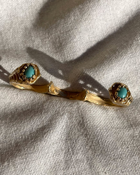 anello doppio in bronzo giallo con turchesi fatto e disegnato a mano da aneís jewelry